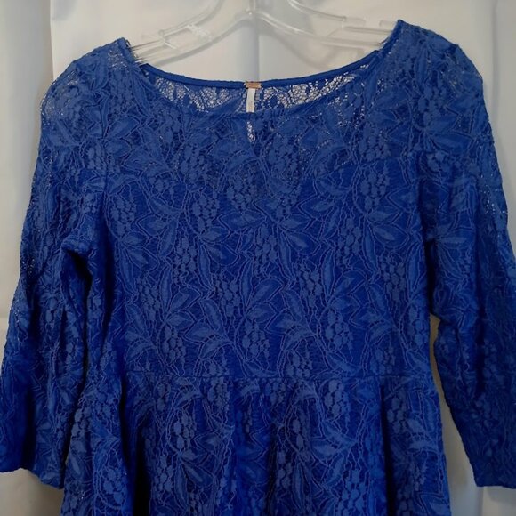 FREE PEOPLE Lace Layered Dress Fit & Flare XS Vibrant  Blue 3/4 sleeve Knee leng - Picture 3 of 8